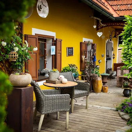 Guest house Weinhof Narat-zitz